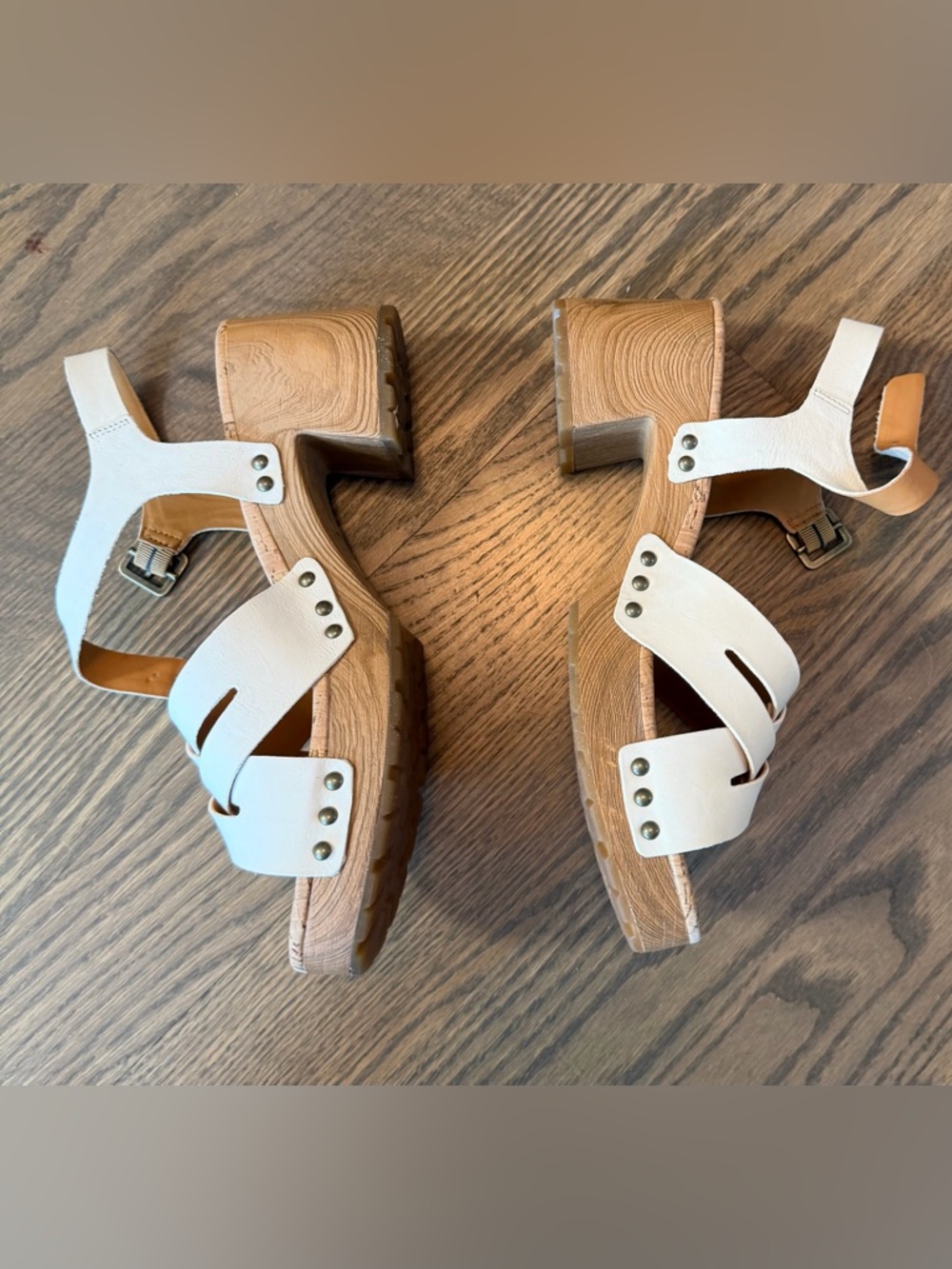 Women's Cream Cross‑Strap Chunky Heel Sandals - Picture 4 of 8